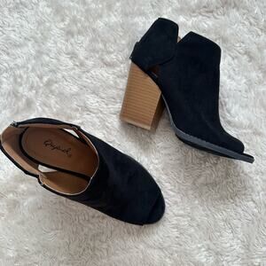 NWOT Qupid Peep Toe Blocked Heeled Booties Size 6 Black Faux Suede Open Toe
